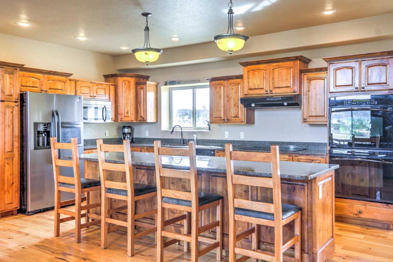 Rustic Bryce Canyon Home With Deck On Sevier River! هاتش المظهر الخارجي الصورة